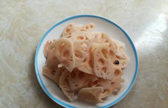 食欲|春天吃饭没食欲，我常给家人做这菜，爽脆微辣，营养全面又下饭