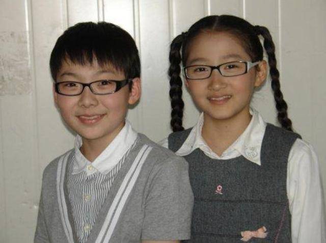原创有种偏心叫关晓彤姐妹花妹妹成大明星姐姐却在卖拉面