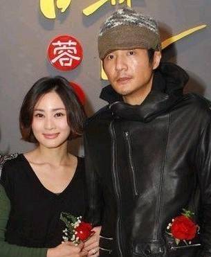 朴树 朴树被传离婚后携妻现身，穿破洞毛衣不像46岁，吴晓敏穿搭显低调