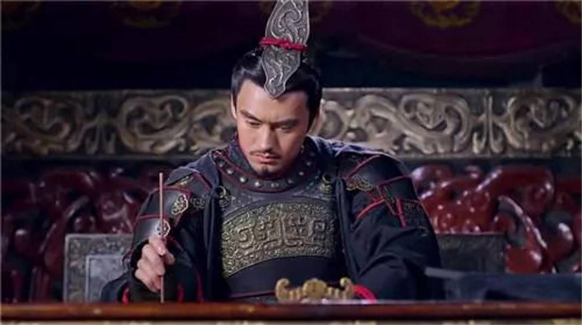 新朝的几十万大军,也在和刘秀的作战中,被天上掉落的陨石打得大乱