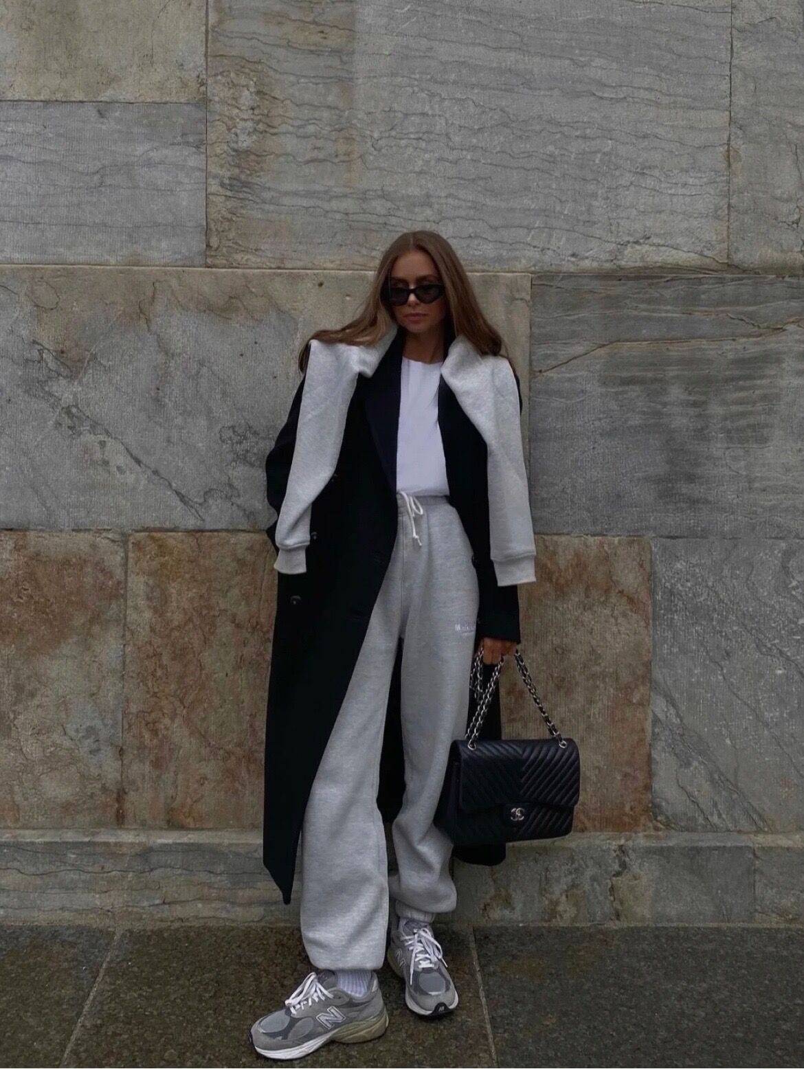 气质 建议40岁50岁女人,春季裤子“买浅不买深”,优雅知性不说还减龄