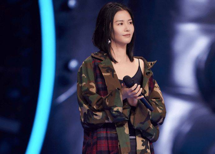 曾落魄去当酒吧驻唱,却因一首歌走红,如今身价上亿却从不招摇_谭维维