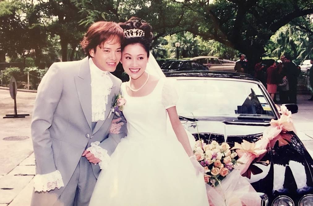 香港小姐梁小冰晒结婚照,庆祝结婚22周年_陈嘉_照片_开心