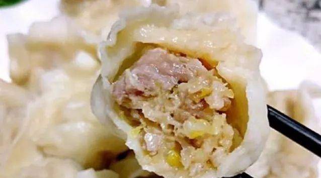 蔬菜|做酸菜猪肉馅饺子,学会3个技巧,饺子鲜香美味,比纯肉的还好吃