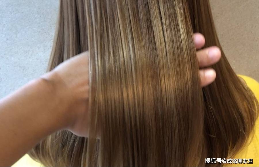 卷发头发“拉直”和“软化”，是一回事还是有区别，看这三点你就明白