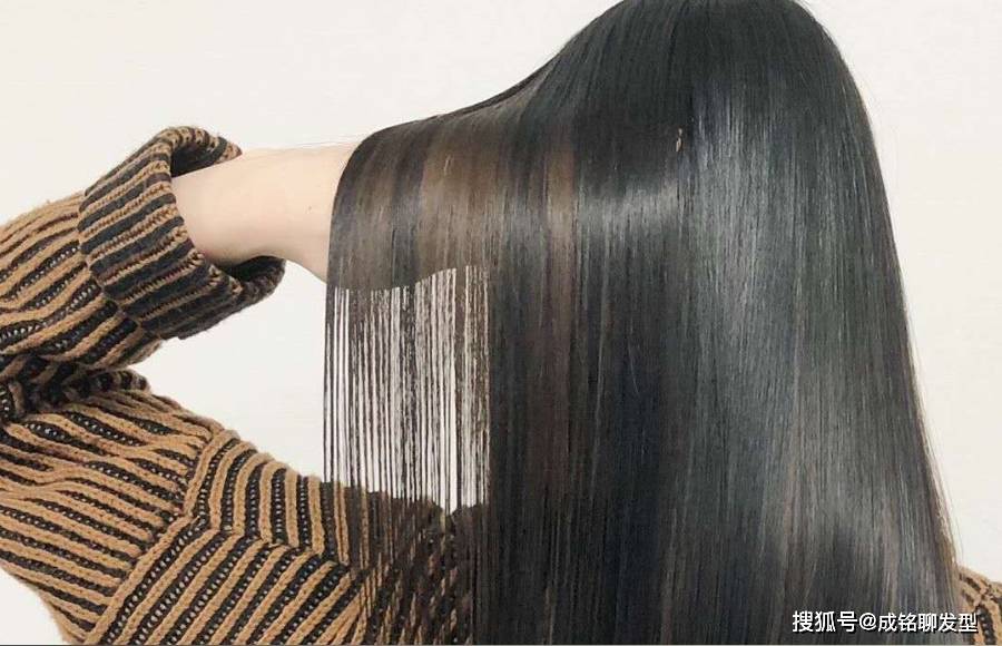 卷发头发“拉直”和“软化”，是一回事还是有区别，看这三点你就明白