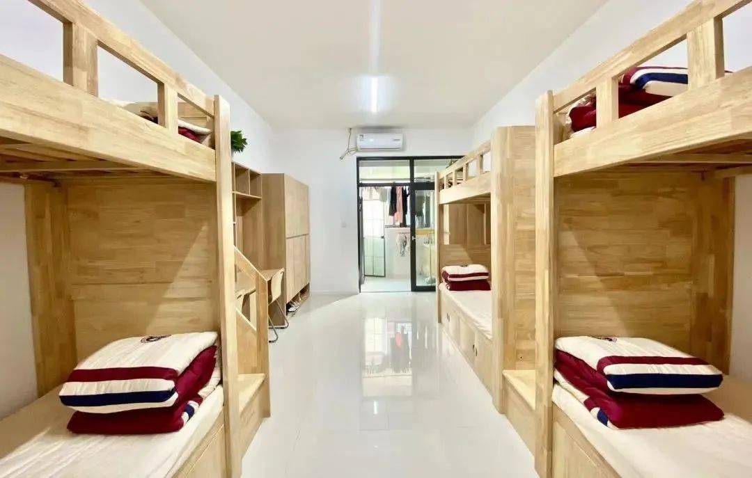 学校宿舍同时,小编了解到,初中入读巴南育才的学生,不受住址,户纪和