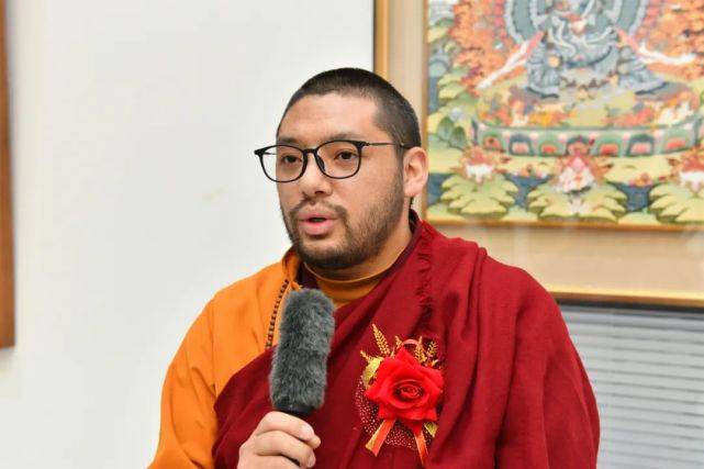 中国四川德格协庆佛学院堪布尊智嘉措接受采访青海果洛藏族自治州白马
