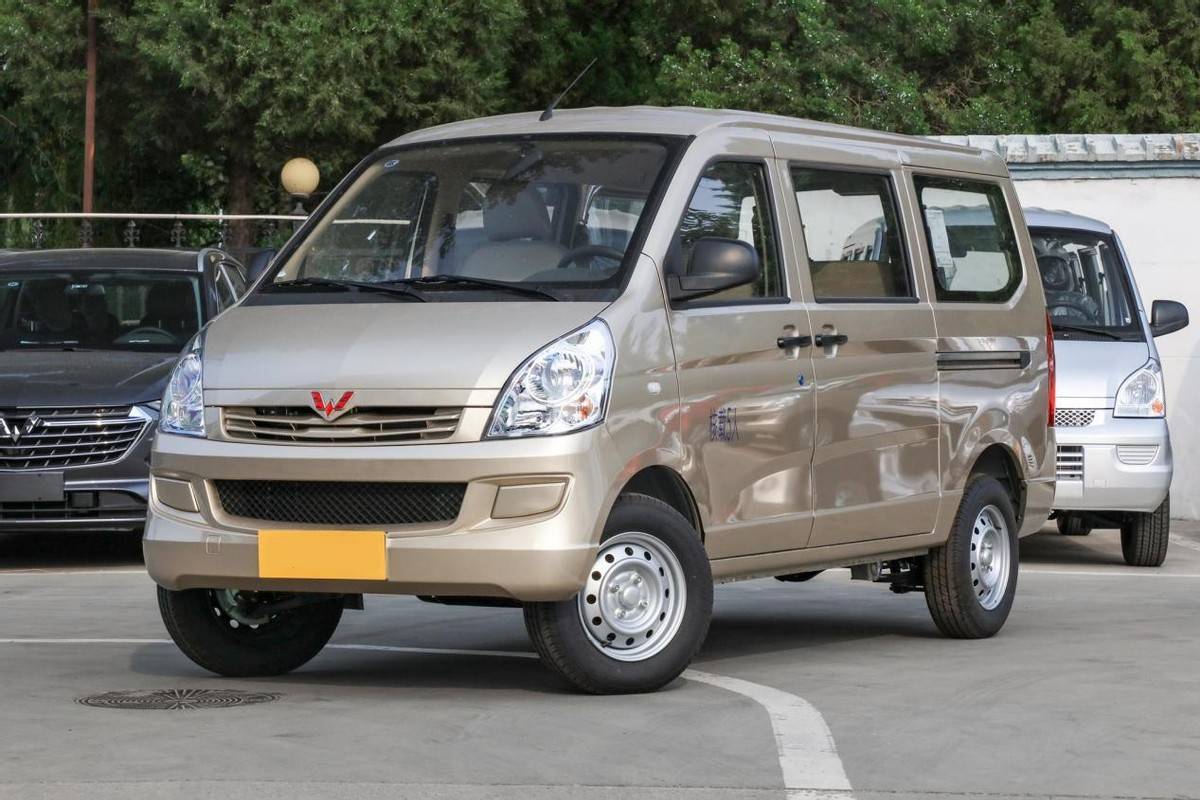 中置后驱带侧滑门能载人可拉货407万的五菱荣光值得买吗