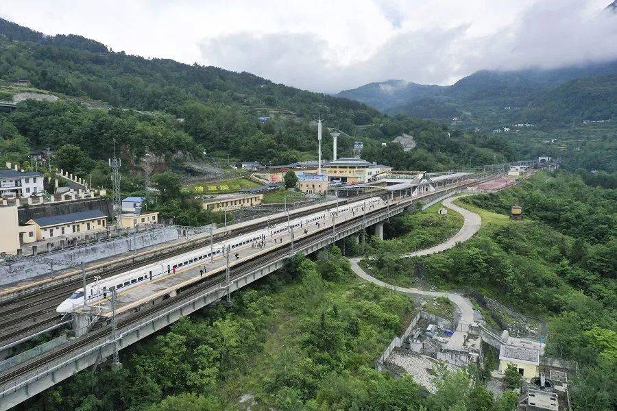 鄭萬高鐵預計上半年開通4月1日起湖北這兩個火車站要改名