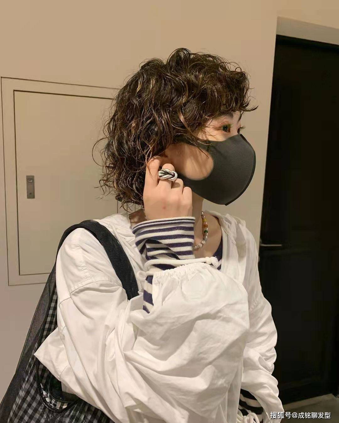 卷发10款日本普通女生的生活发型，简单自然又接地气，显发量又好看