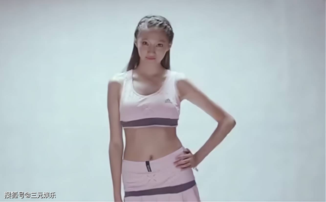 原创关晓彤早期写真火了穿背心搭配短裙素颜朝天依然迷人