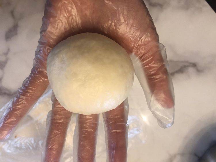 面包|家人迷上了这个早餐包，松软的外皮包裹着浓香的馅料，太美味了