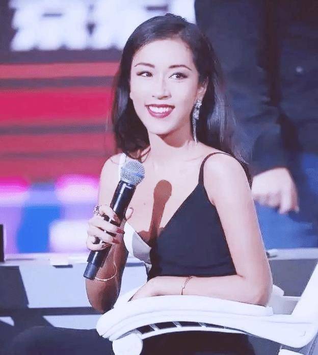 黑色同样是P白十度，吉克隽逸秒变网红脸，宋小宝却帅出新高度：爱了