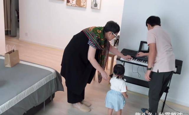 原生家庭|王祖蓝1岁女儿首出镜，聪明又嘴甜，李亚男二胎性别被女儿公开？
