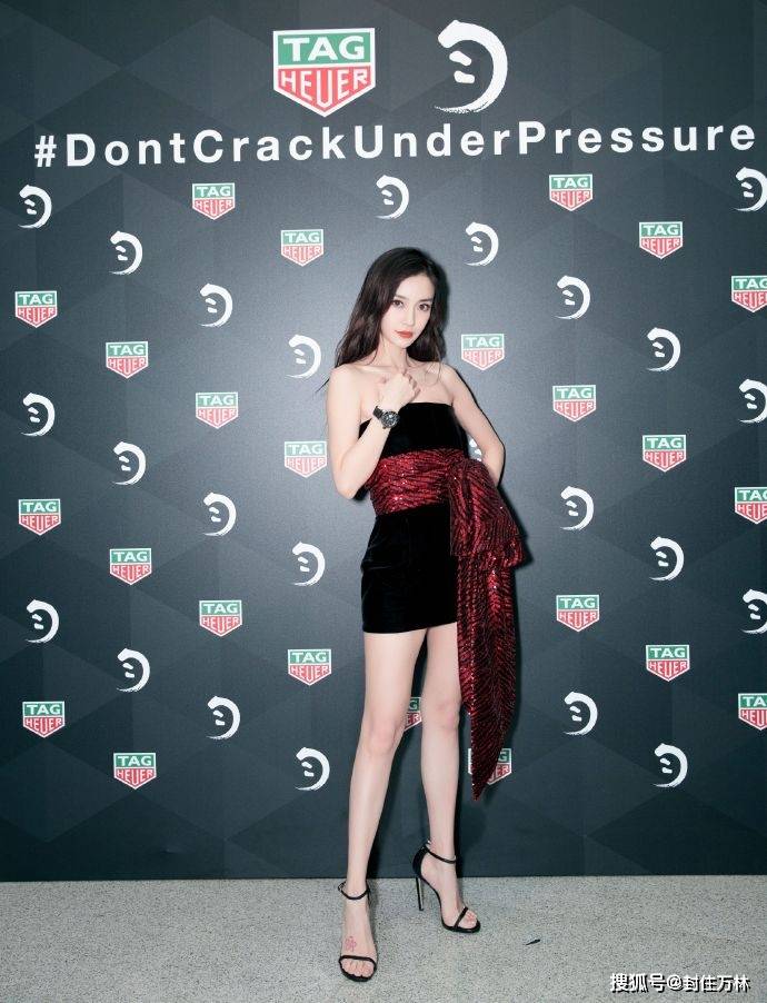 原创angelababy哪像生过娃的人穿抹胸裙出席活动未修图都美得过分