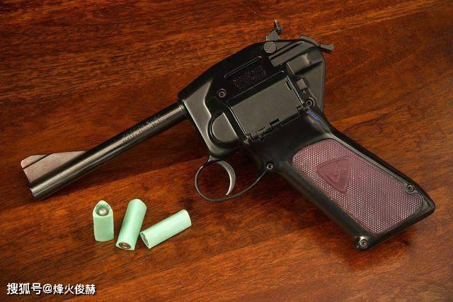 两个版本的唯一差距便是枪管,只需要简单更换枪管,再稍稍调整一下撞针