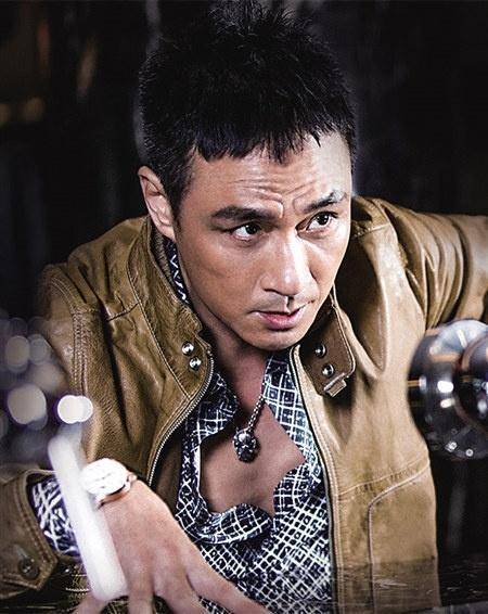 影帝对她一见钟情,结婚19年不让她做家务,如今50岁被宠成公主_吴镇宇