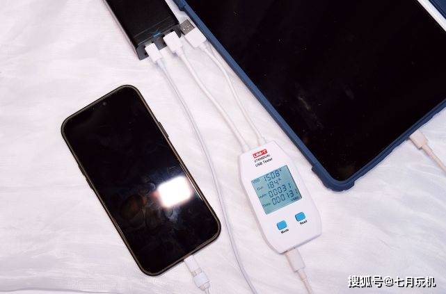 要求,电源本身会自动切换供电逻辑和协议,倍思官网介绍支持pd,fcp,scp