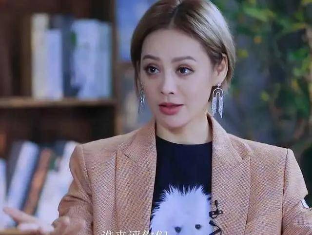 宁静|C位成团后的宁静，在机场被团宠了