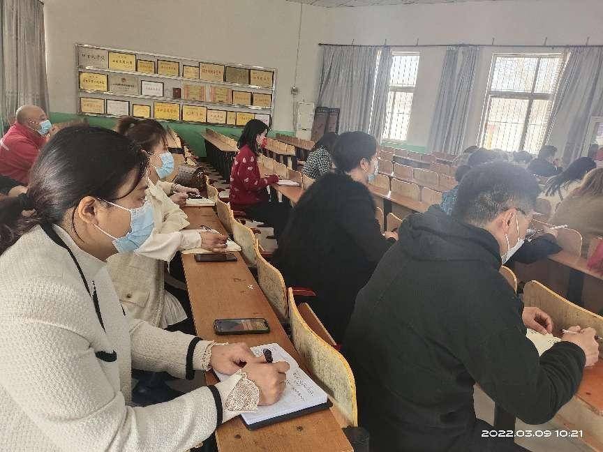 范县濮城镇中心校紧急召开疫情防控部署会议