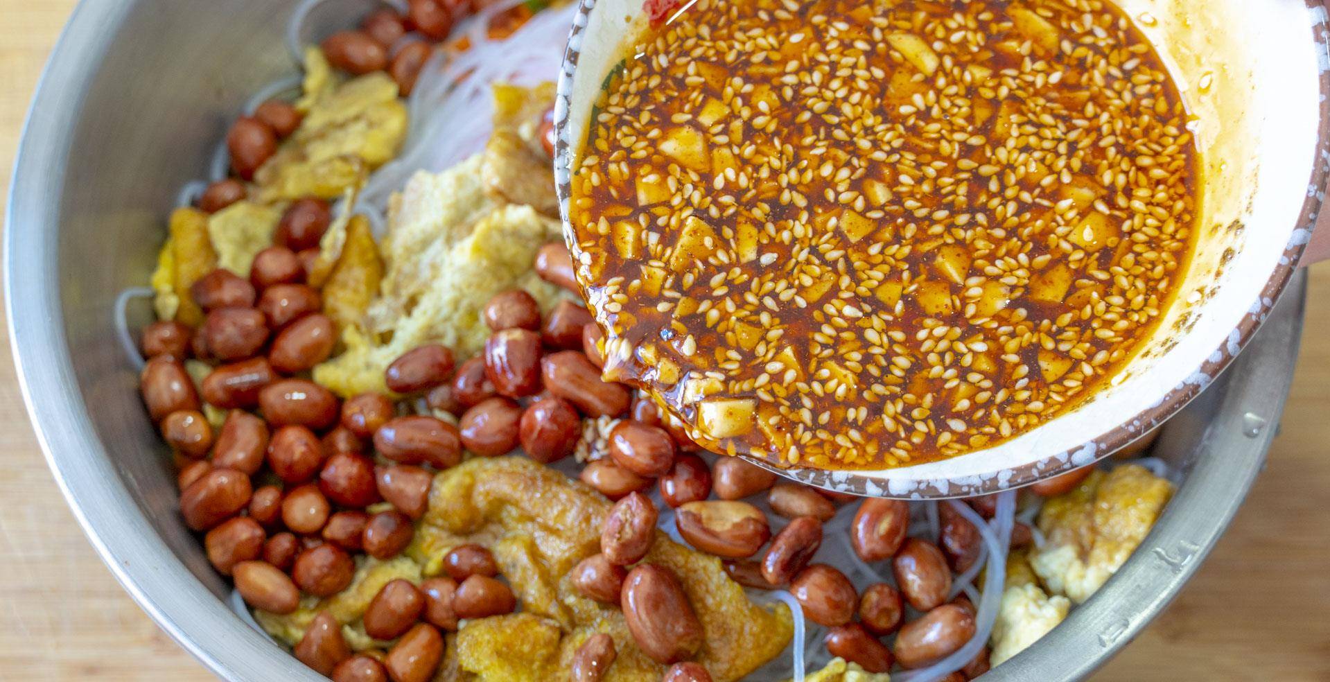 加入适量|爱美的女人，建议多吃“4红3黑2绿”，含铁量高，春季常吃气色好