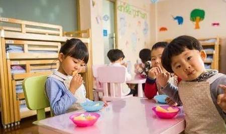 家长|女儿在家挑食，可在幼儿园一顿能吃11个饺子，宝妈觉得很意外