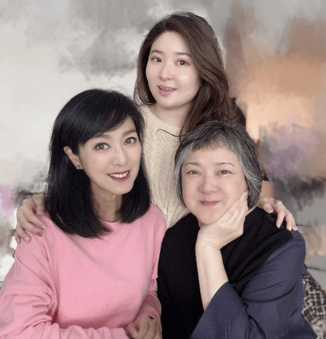 米雪和雪梨前后脚更动态亲姐妹1个单身1个未婚生子皆因情深