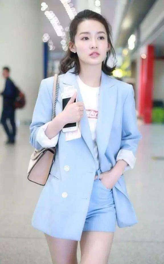什么30岁的李沁看不出有任何少妇的感觉，有的只是青春少女的形象