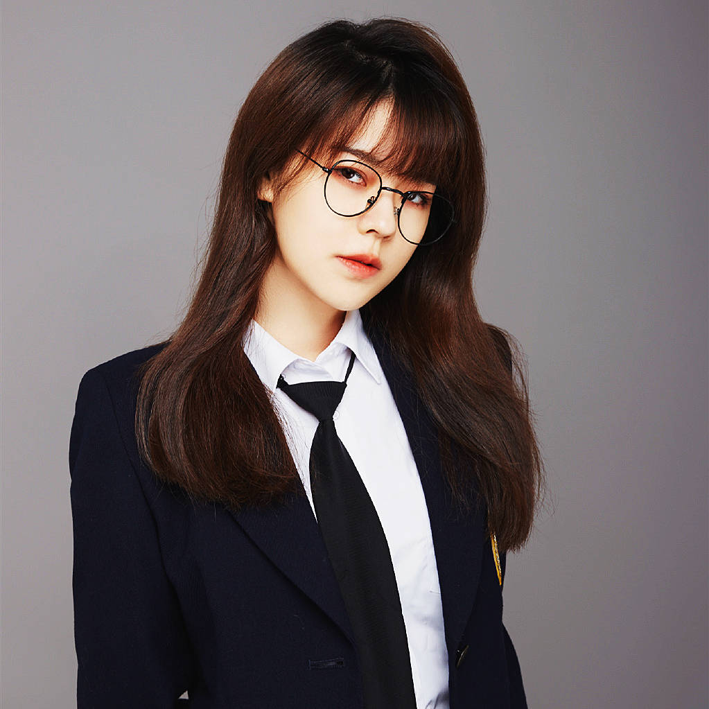 原创企鹅一姐正式转投虎牙尚未开播就冲上热搜榜第二斩获12万订阅