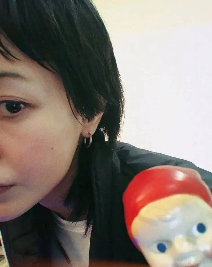 眼睛美人计|郭采洁的短发,又出圈了