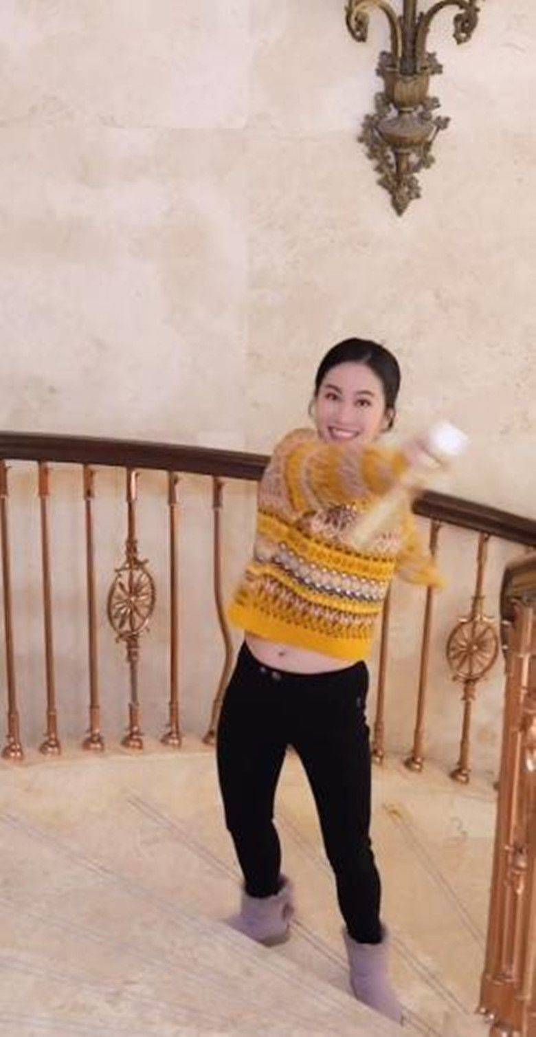 原创叶璇在家穿着朴素肚子圆润完全不遮身材体型就是普通中年人