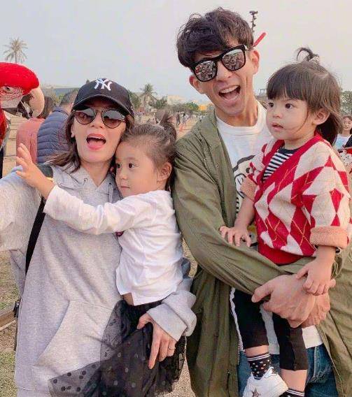 贾静雯高龄拼生4胎修杰楷的爱太沉重网友男人的嘴骗人的鬼