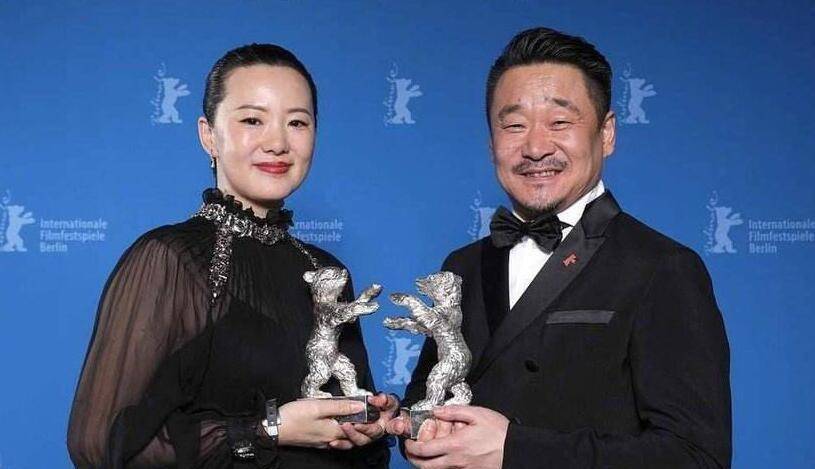 卷发有一种“高级”叫咏梅换发型，优雅又气质，四五十岁女人值得借鉴