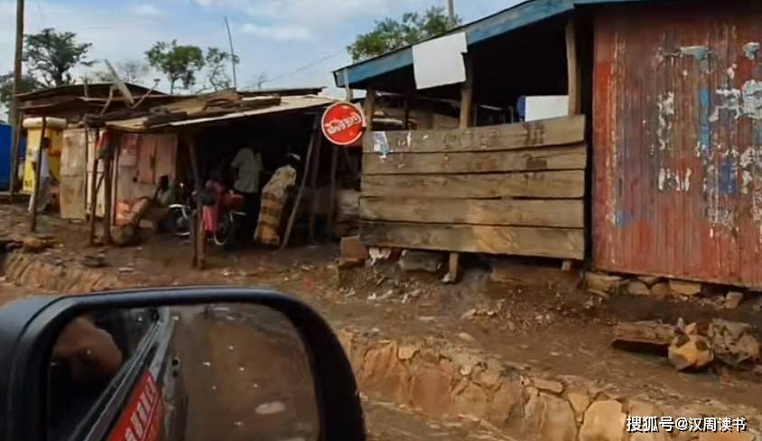 03在穆塞维尼的带领下,近二十年来,乌干达经济稳定发展,但它仍是世界