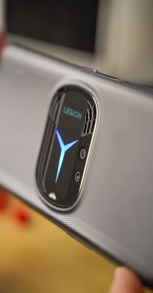 拯救发烫开启移动游戏新纪元联想拯救者y90电竞手机评测