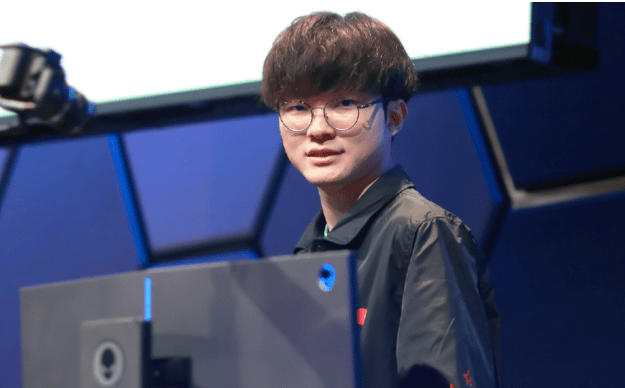 Faker|Faker再次撞车晴天，变化很大，北枫感叹：当年电一不比韩服差