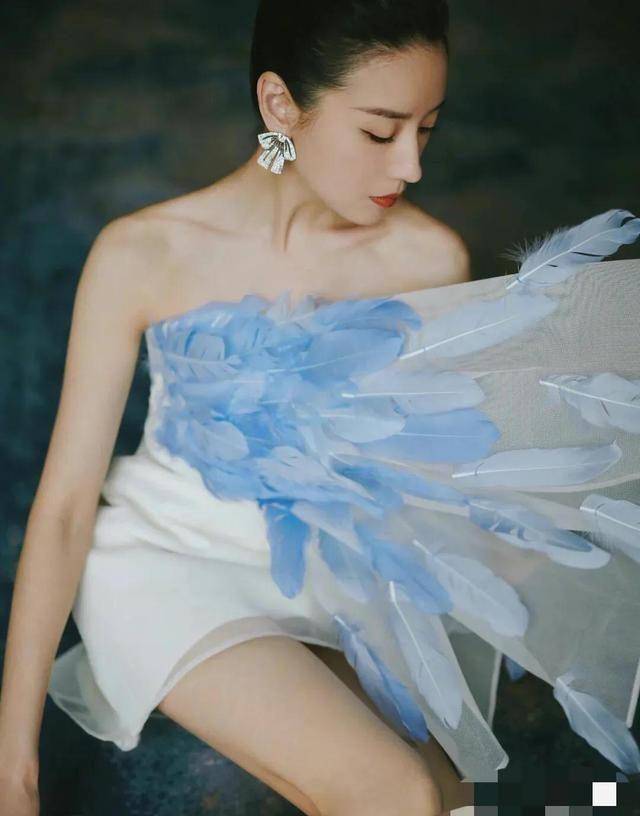 因为张柏芝水滴鼻输给了她，什么样的鼻子小成就美女完美的侧颜？