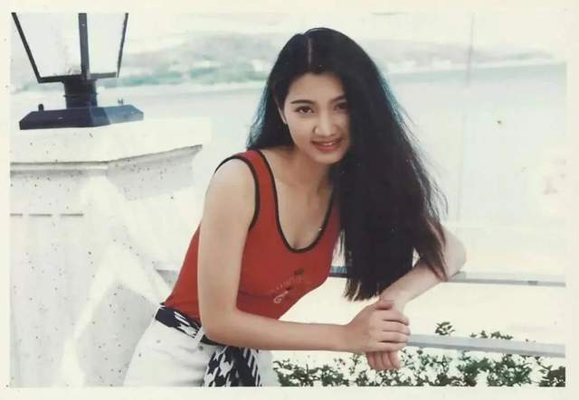 刘海梨形鼻却依然好看的女明星：邱天有清冷感，任敏被称作电影脸