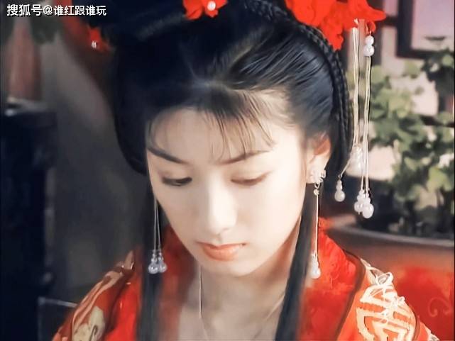 杜冰雁|新版《上错花轿嫁对郎》大婚路透，服饰廉价，颜值更是天差地别？