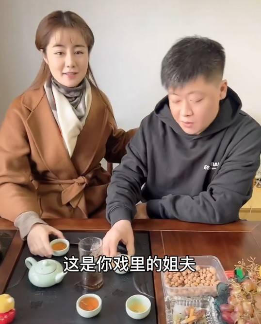 开始,十几年后毕畅取代王亚彬成为王小蒙,观众已经接受了,她和贺树峰