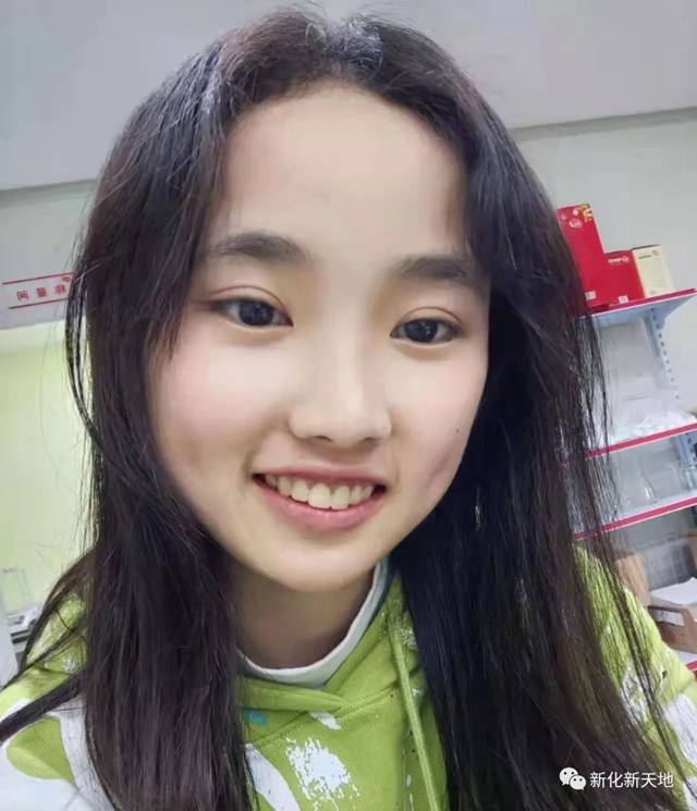 未施任何脂粉,曾经笑靥如花的姑娘一贫如洗的家,刘淑君与奶奶的卧室