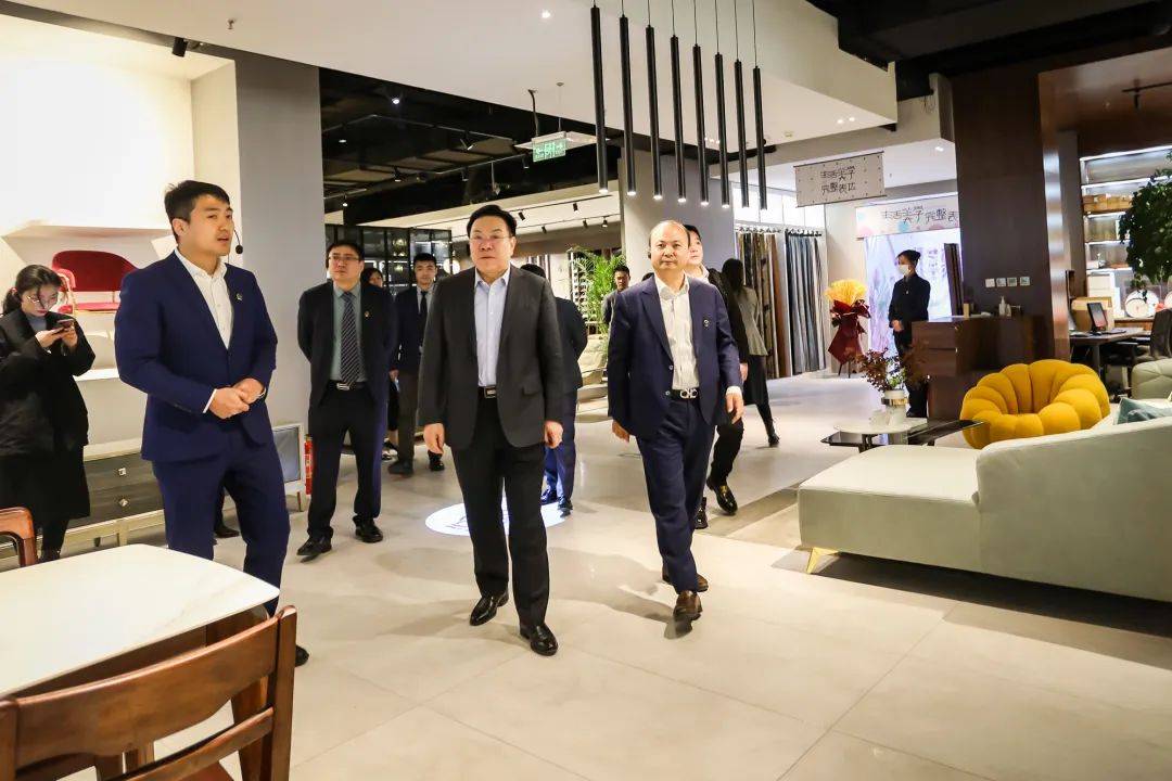 建谊集团董事长张鸣一行莅临华耐家居参观交流