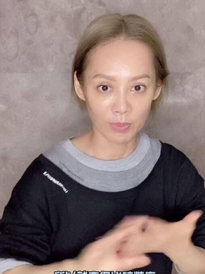 什么宁静参加选秀节目熬夜训练，卸掉浓妆后素颜出镜，说她48岁我信了