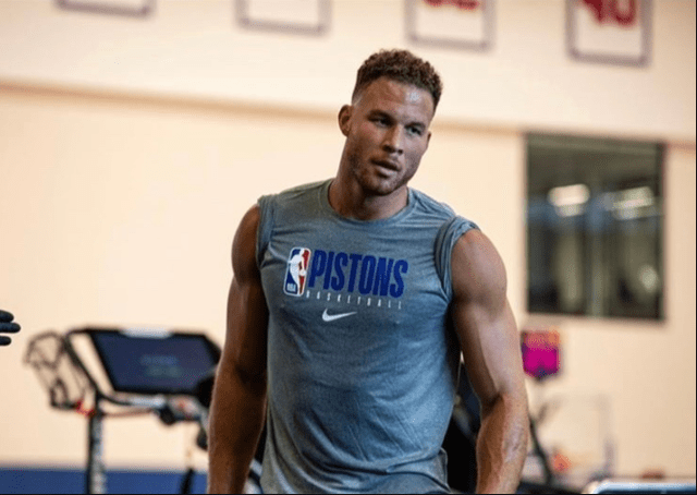 肯豆和新男友现身十指紧扣好甜蜜但布克衣品比前几任差了好多