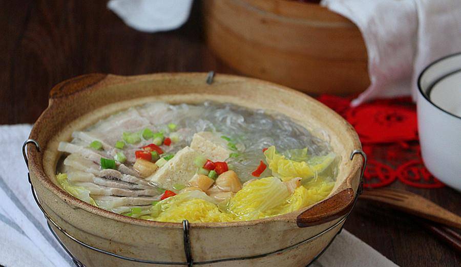 冻豆腐|砂锅白菜炖冻豆腐，炖的时候满屋温暖，吃的时候满心温暖