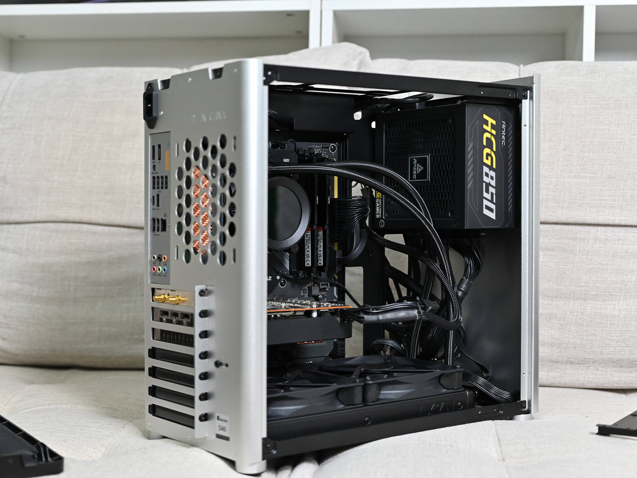 七彩虹z690黑苹果主机打造记乔思伯d40机箱恩杰数显水冷