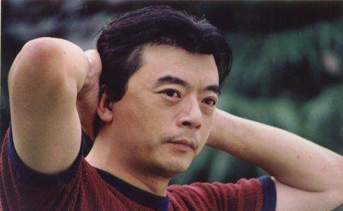 他在拍摄《雍正王朝》之前，没有像样的作品，靠撞大运演不少作品_