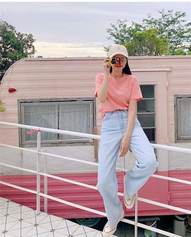 进行 夏天太热怎么穿？学会这4种“降温色搭配”法则，清凉简约还吸睛