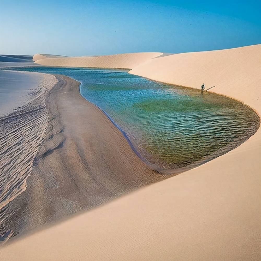 巴西一神奇的沙漠遍地湖泊鱼虾成群降水量还极其丰富